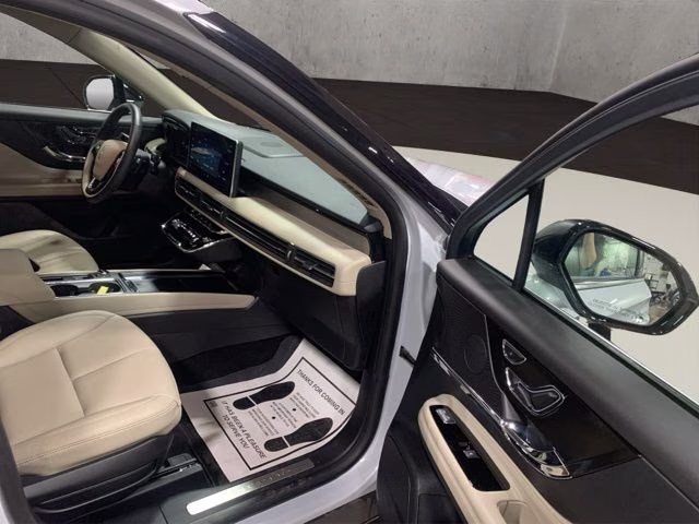 2025 Crystal White Lincoln Corsair Premiere AWD SUV