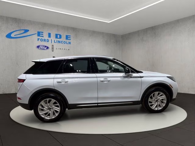 2025 Crystal White Metallic Clearcoat Lincoln Corsair Premiere AWD SUV