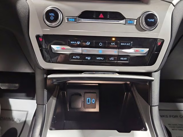 2024 Agate Black Metallic Ford Explorer XLT 4X4 SUV