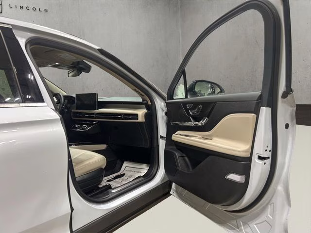 2025 Crystal White Metallic Clearcoat Lincoln Corsair Premiere AWD SUV