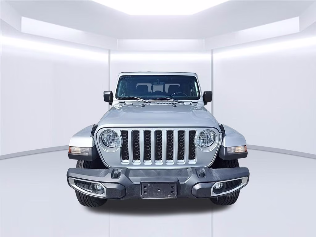 2022 Silver Zynith Clearcoat Jeep Gladiator Overland 4X4 Truck
