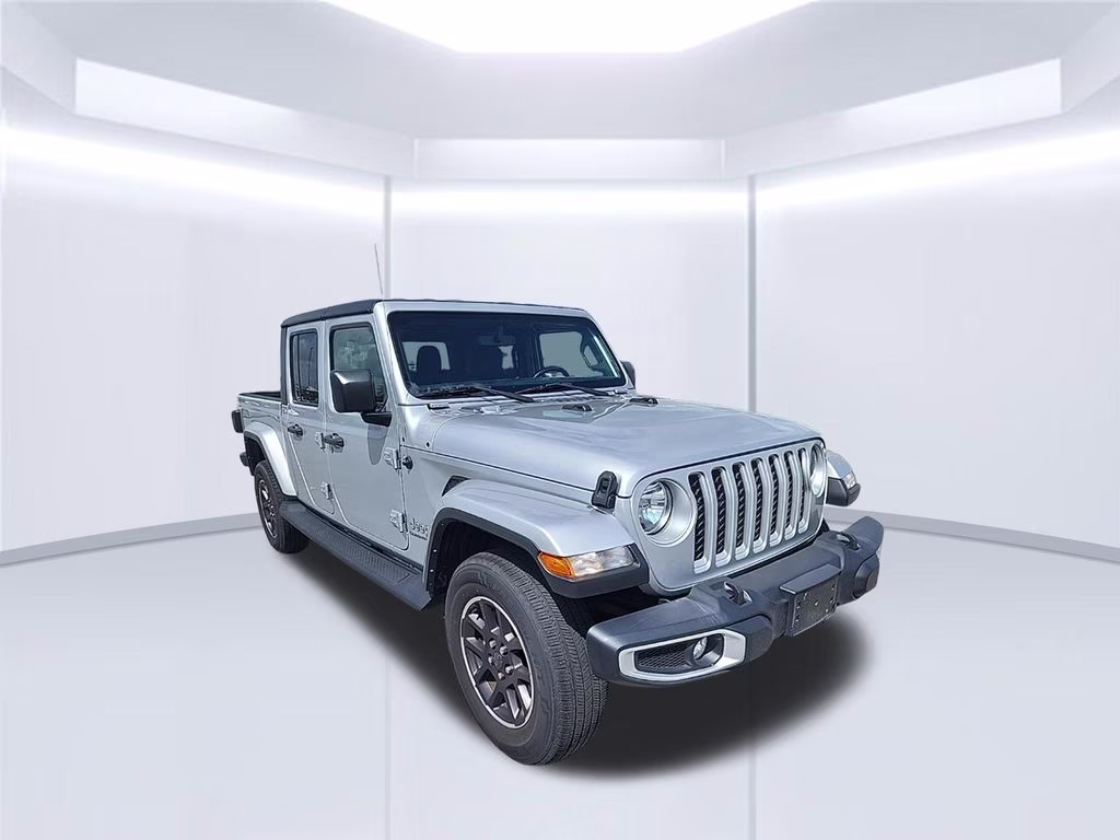 2022 Silver Zynith Clearcoat Jeep Gladiator Overland 4X4 Truck