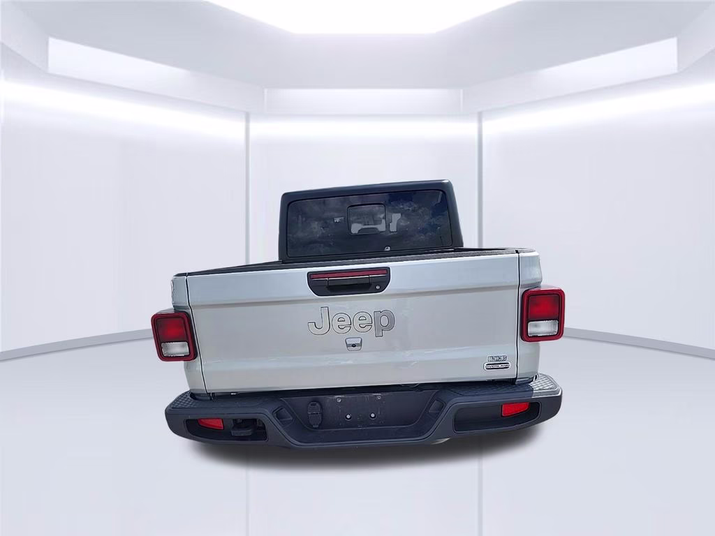 2022 Silver Zynith Clearcoat Jeep Gladiator Overland 4X4 Truck