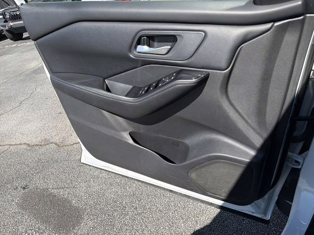 2025 Everest White Pearl Nissan Rogue SV FWD SUV