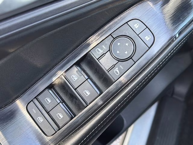 2025 Everest White Pearl Nissan Rogue SV FWD SUV