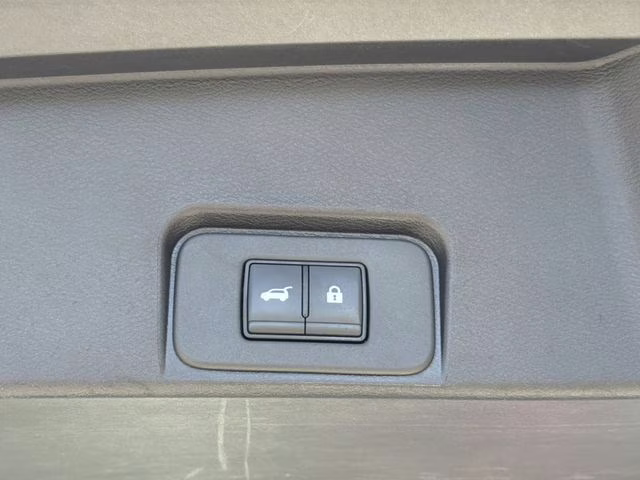 2025 Everest White Pearl Nissan Rogue SV FWD SUV