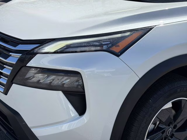 2025 Everest White Pearl Nissan Rogue SV FWD SUV