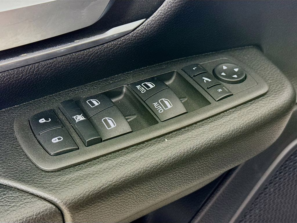 2022 Bright White Clearcoat Ram 1500 Big Horn/Lone Star 4X4 Truck