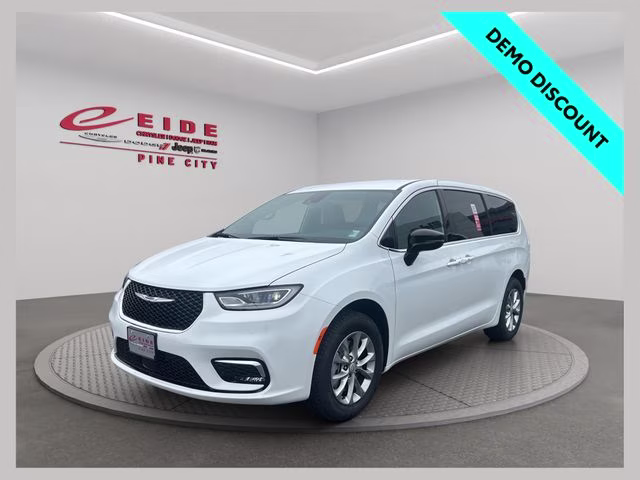 2026 Chrysler Pacifica Select AWD's photo