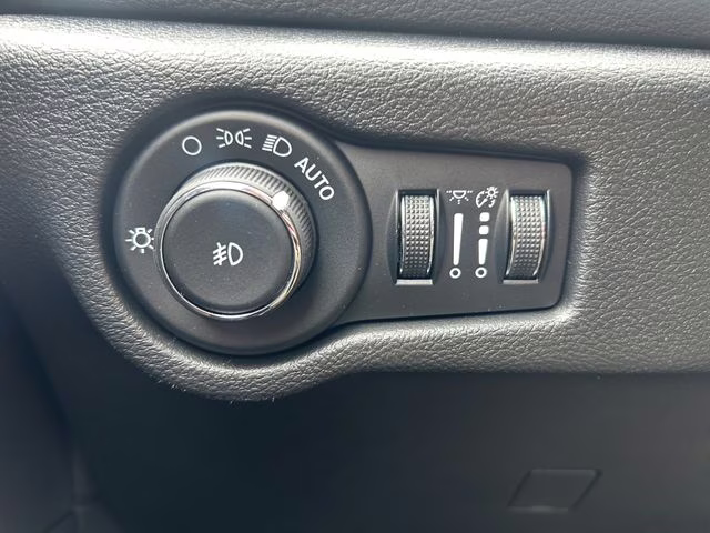 2026 Bright White Clearcoat Chrysler Pacifica Select AWD Van