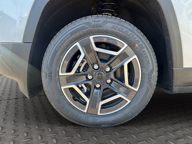 2026 Silver Zynith Clearcoat Jeep Cherokee Limited 4X4 SUV