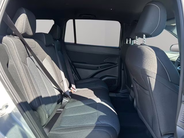 2026 Silver Zynith Clearcoat Jeep Cherokee Laredo 4X4 SUV