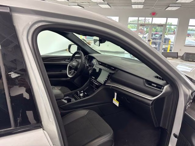 2026 Silver Zynith Jeep Grand Cherokee Altitude 4X4 SUV