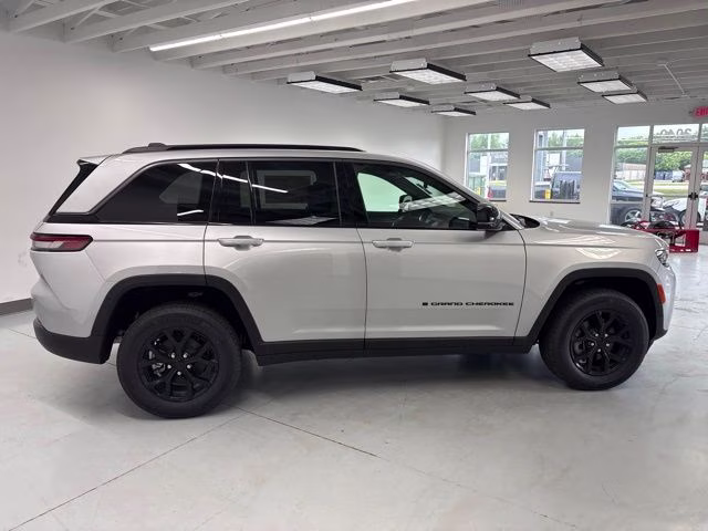 2026 Silver Zynith Jeep Grand Cherokee Altitude 4X4 SUV
