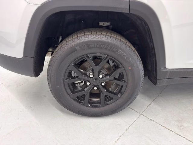 2026 Silver Zynith Jeep Grand Cherokee Altitude 4X4 SUV