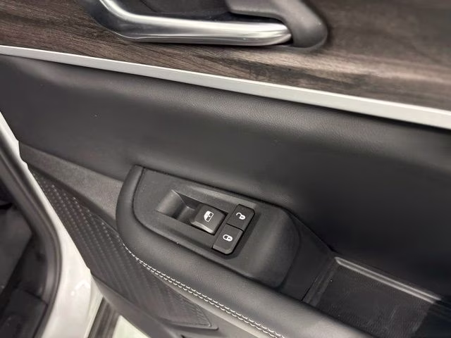 2026 Silver Zynith Jeep Grand Cherokee Altitude 4X4 SUV