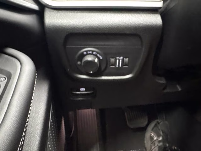 2026 Silver Zynith Jeep Grand Cherokee Altitude 4X4 SUV