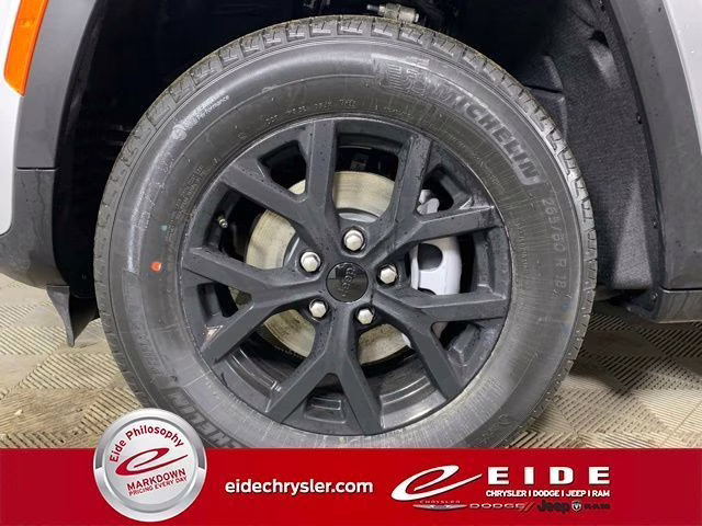 2026 Silver Zynith Jeep Grand Cherokee Altitude 4X4 SUV