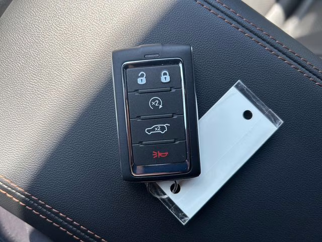 2026 Silver Zynith Clearcoat Jeep Cherokee Limited 4X4 SUV