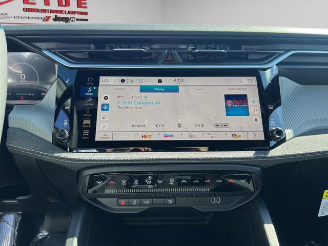 2026 Silver Zynith Clearcoat Jeep Cherokee Laredo 4X4 SUV