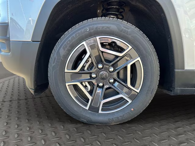 2026 Silver Zynith Clearcoat Jeep Cherokee Laredo 4X4 SUV