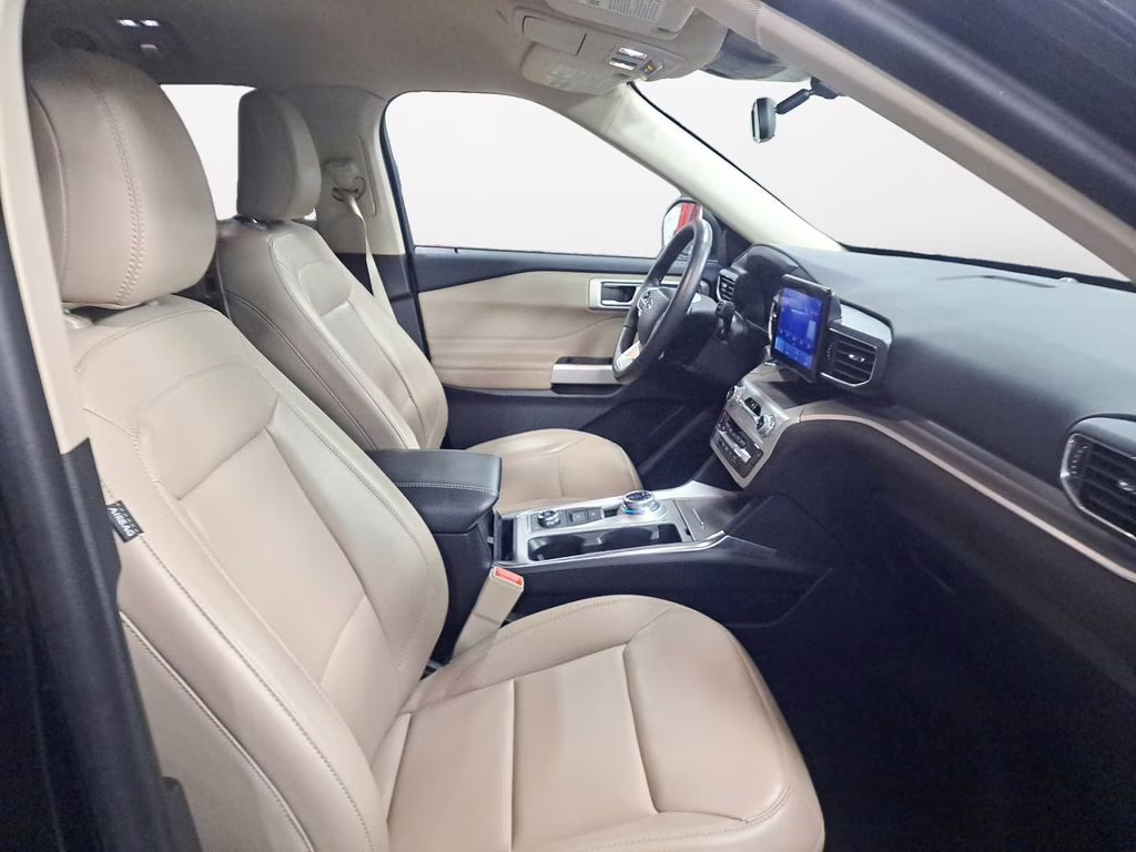 2023 Black Metallic Ford Explorer XLT 4X4 SUV