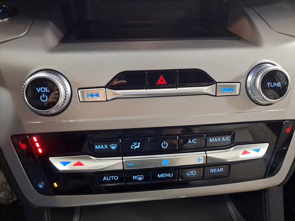 2023 Black Metallic Ford Explorer XLT 4X4 SUV