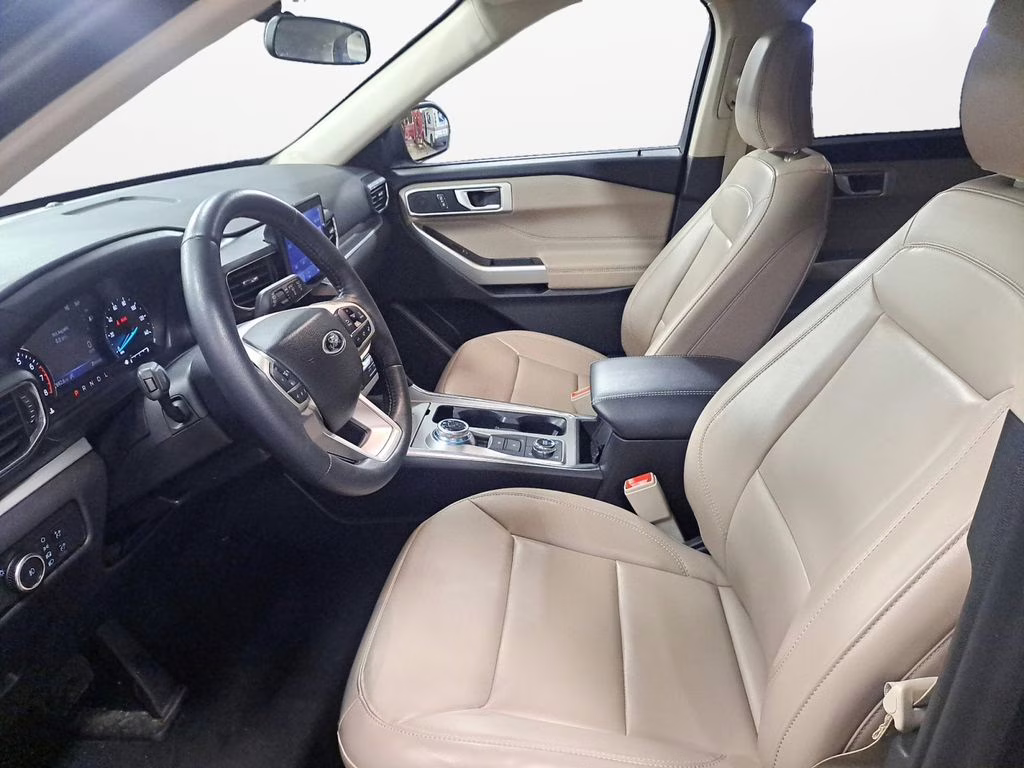 2023 Black Metallic Ford Explorer XLT 4X4 SUV