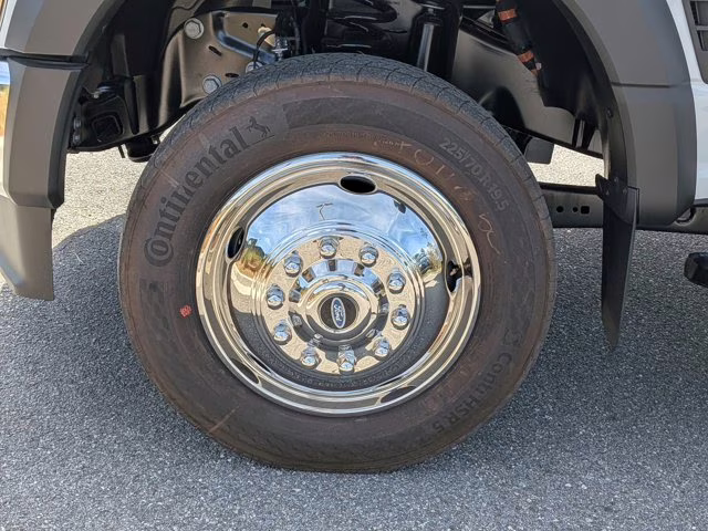 2026 Oxford White Ford Super Duty F-550 DRW XL RWD Truck