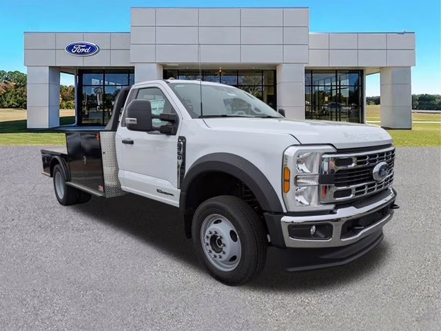 2026 Oxford White Ford Super Duty F-550 DRW XL 4X4 Truck