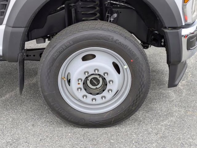 2026 Oxford White Ford Super Duty F-550 DRW XL 4X4 Truck