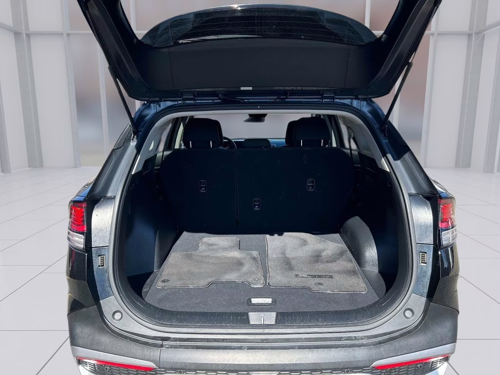 2024 Fusion Black Kia Sportage LX FWD SUV