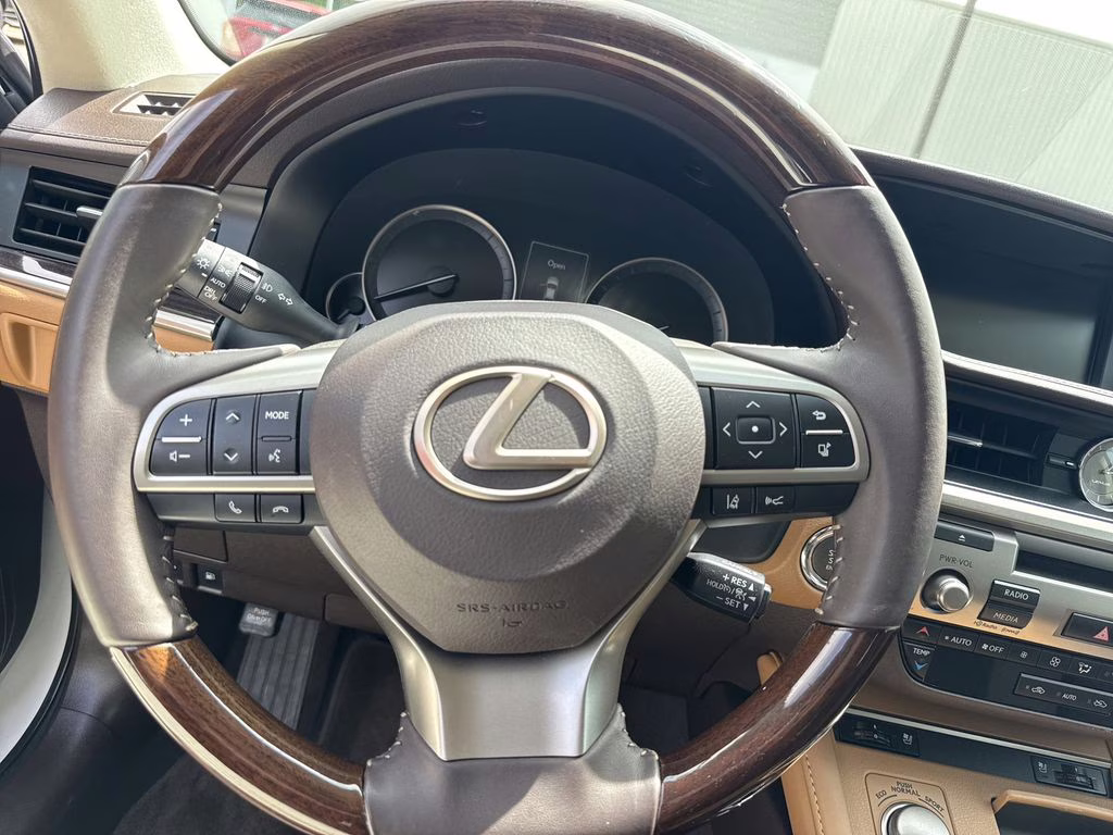 2018 Eminent White Pearl Lexus ES 350 FWD Sedan