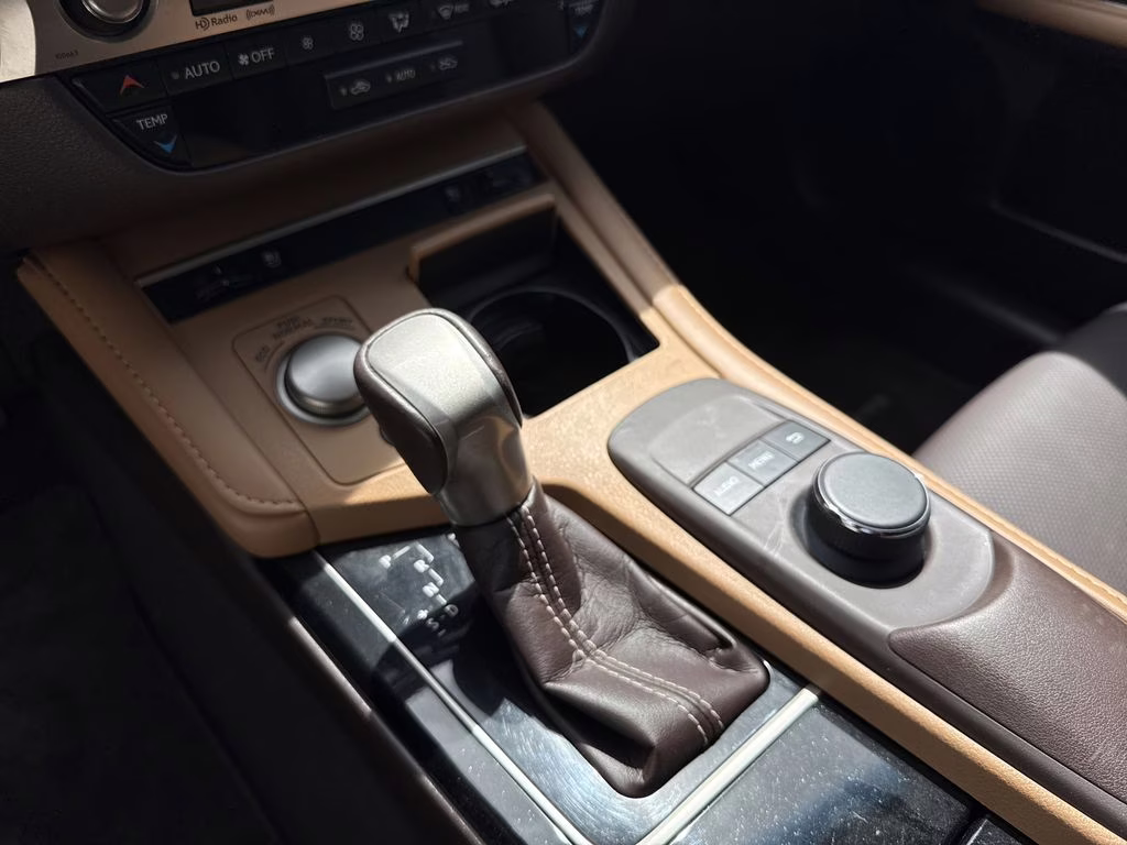 2018 Eminent White Pearl Lexus ES 350 FWD Sedan