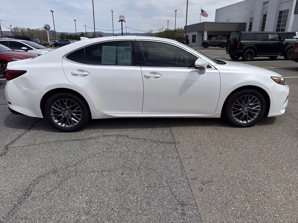 2018 Eminent White Pearl Lexus ES 350 FWD Sedan