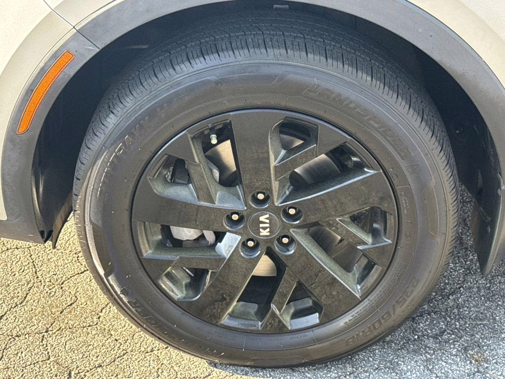 2021 Sparkling Silver Kia Sorento S AWD SUV