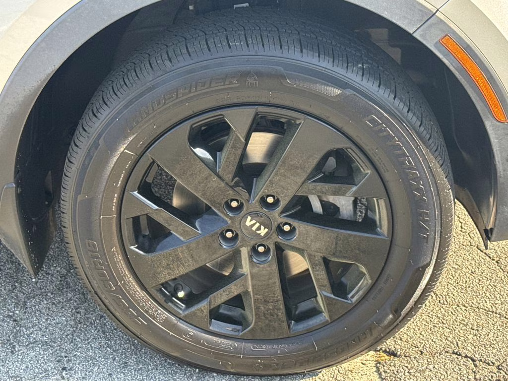 2021 Sparkling Silver Kia Sorento S AWD SUV