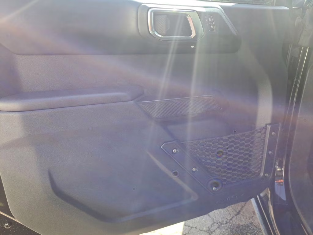 2025 Shadow Black Ford Bronco Badlands Hard Top 4X4 SUV