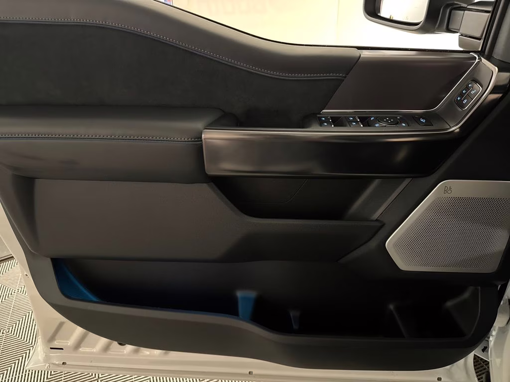 2026 Star White Metallic Tri-Coat Ford Super Duty F-350 SRW Platinum 4X4 Truck