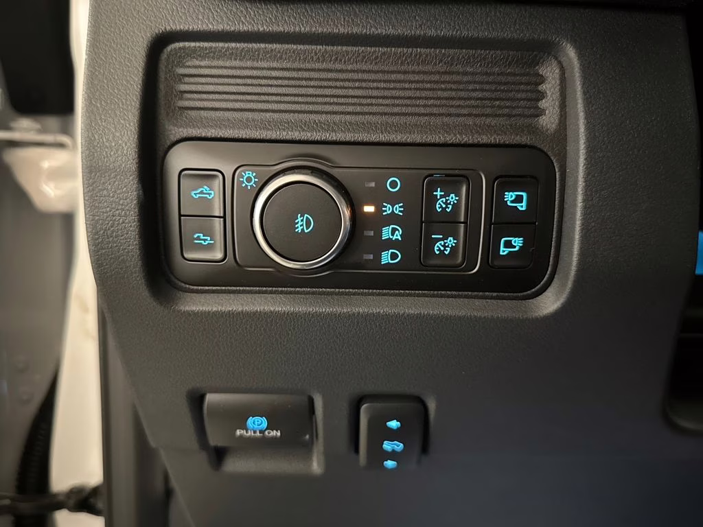 2026 Star White Metallic Tri-Coat Ford Super Duty F-350 SRW Platinum 4X4 Truck