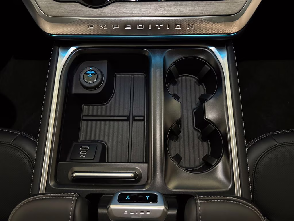 2026 Star White Metallic Tri-Coat Ford Expedition Platinum 4X4 SUV