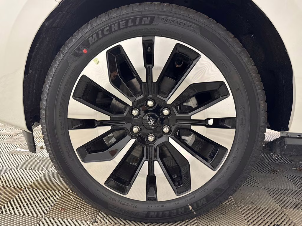 2026 Star White Metallic Tri-Coat Ford Expedition Platinum 4X4 SUV