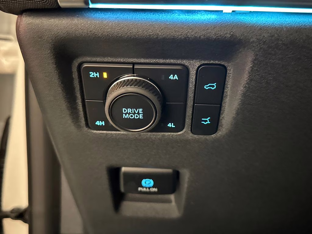 2026 Star White Metallic Tri-Coat Ford Expedition Platinum 4X4 SUV