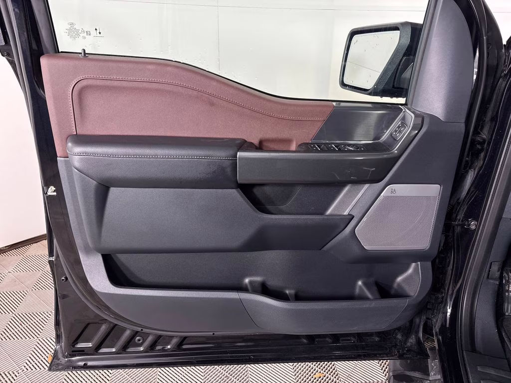 2023 Agate Black Metallic Ford F-150 Lariat 4X4 Truck