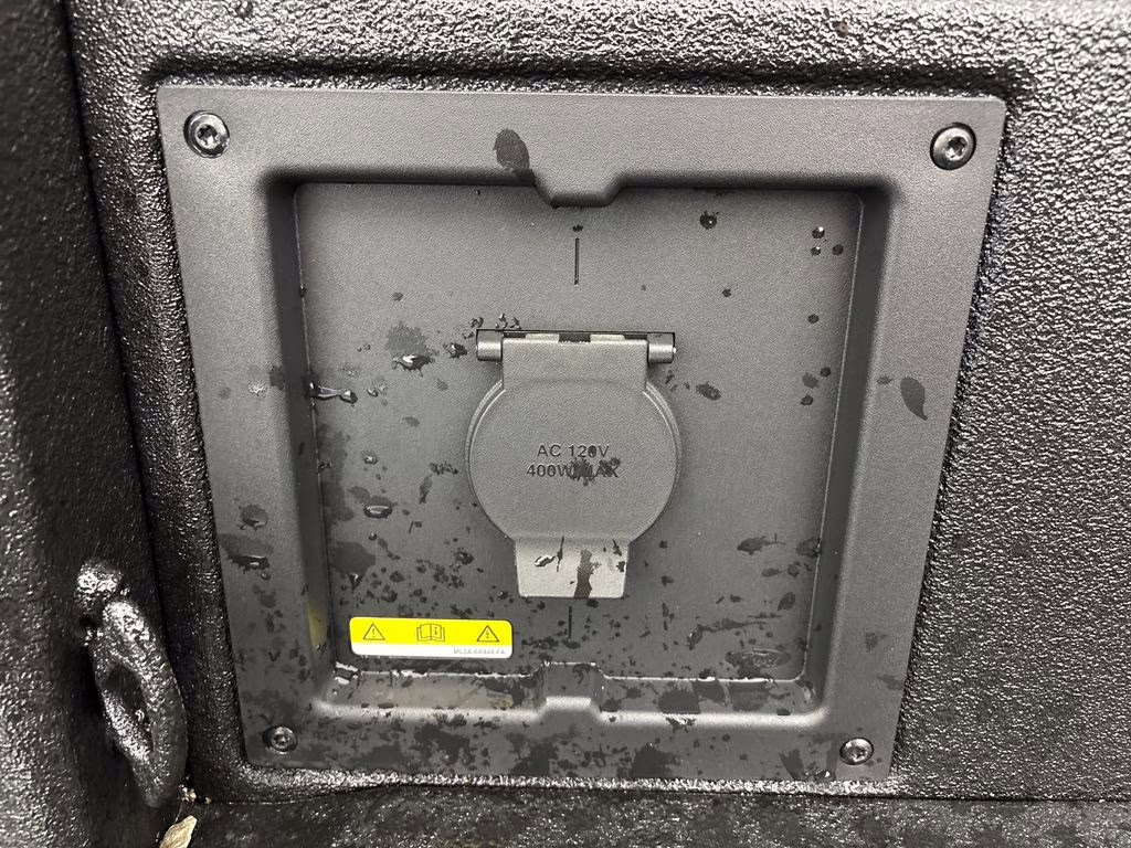 2023 Agate Black Metallic Ford F-150 Lariat 4X4 Truck