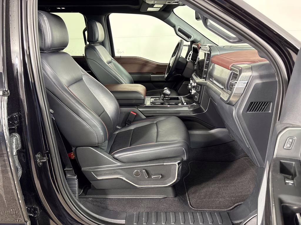 2023 Agate Black Metallic Ford F-150 Lariat 4X4 Truck