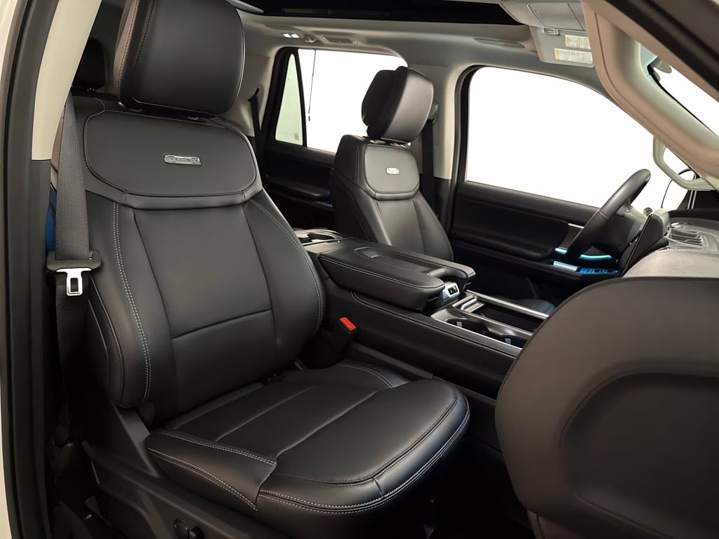 2026 Star White Metallic Tri-Coat Ford Expedition Platinum 4X4 SUV