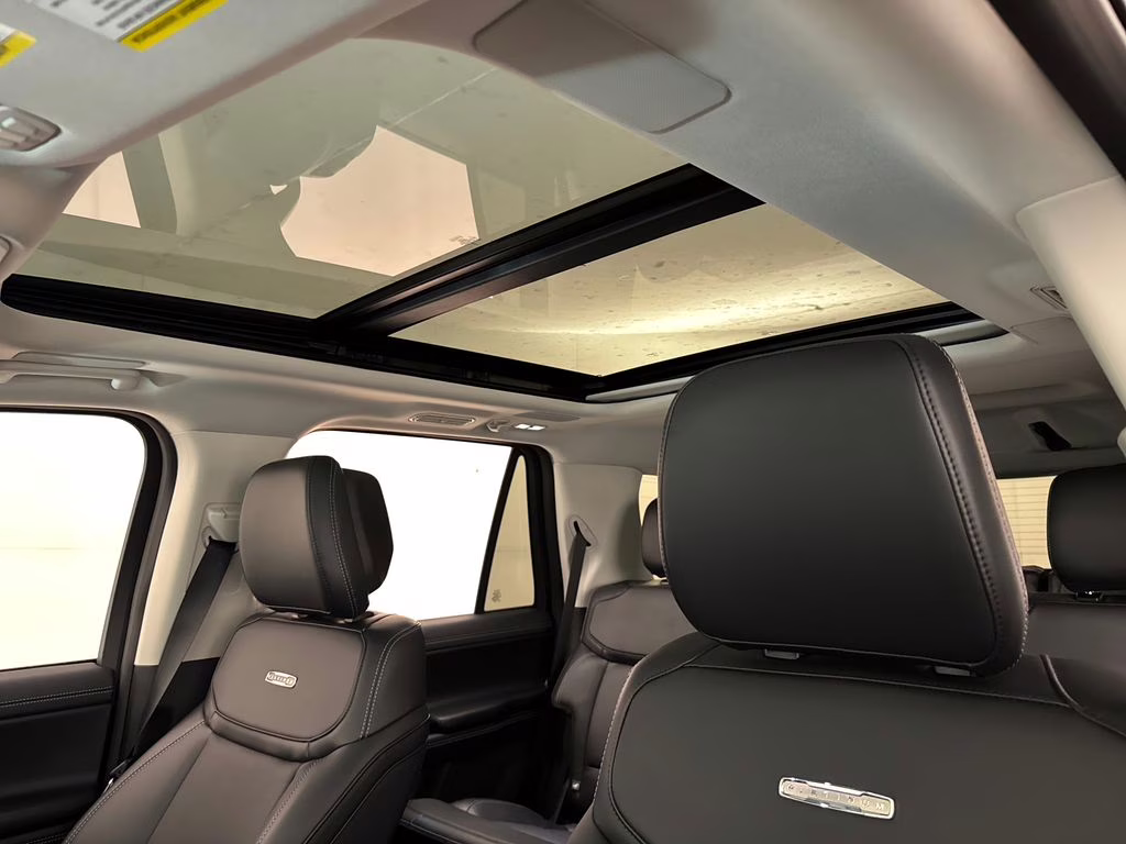 2026 Star White Metallic Tri-Coat Ford Expedition Platinum 4X4 SUV