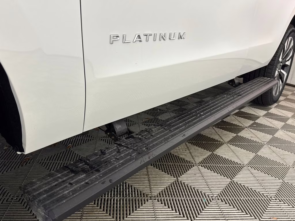 2026 Star White Metallic Tri-Coat Ford Expedition Platinum 4X4 SUV