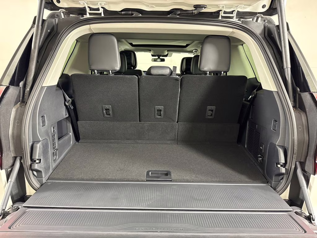 2026 Star White Metallic Tri-Coat Ford Expedition Platinum 4X4 SUV